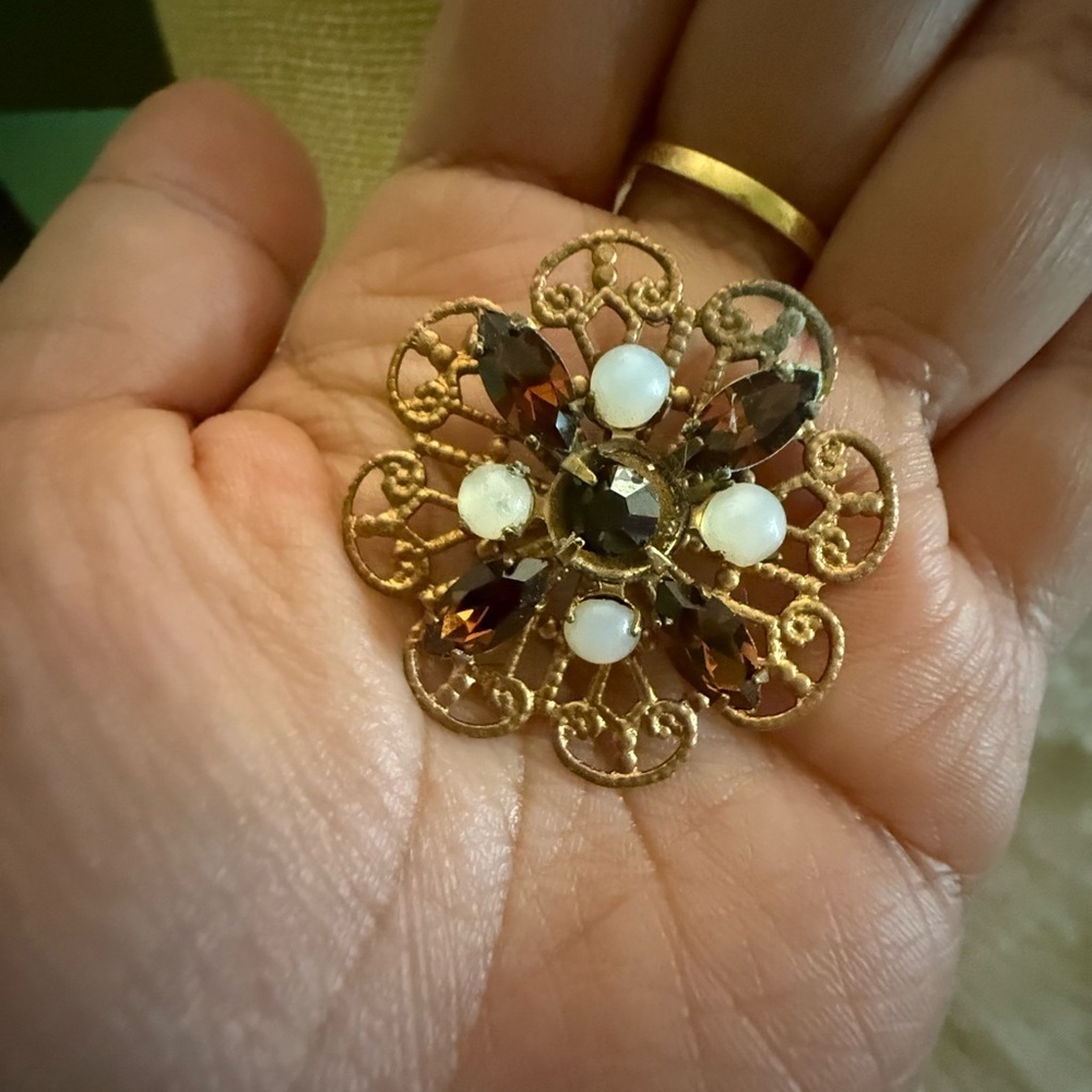 Elegant Vintage Gold and Brown Crystal Floral Brooch